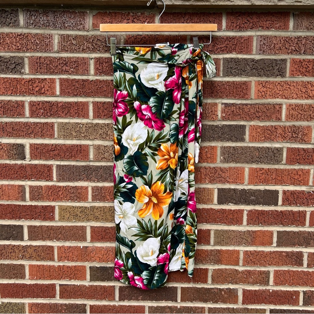 Clio Hibiscus Tropical Print Cream Pink and Orange Floral Wrap Around Skirt